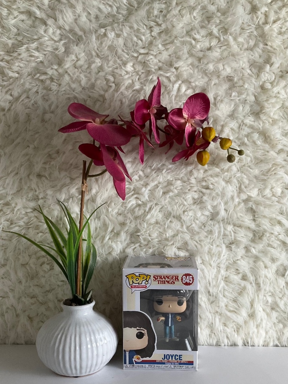 STRANGER THINGS FUNKO POP #845~JOYCE~NEW IN THE BOX!